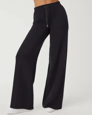 Air Essentials Wide Leg Pant, Very Black